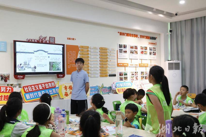 纸载千年韵,童心传文脉——湖工大学子赴华锦社区开展造纸科普体验活动.docx