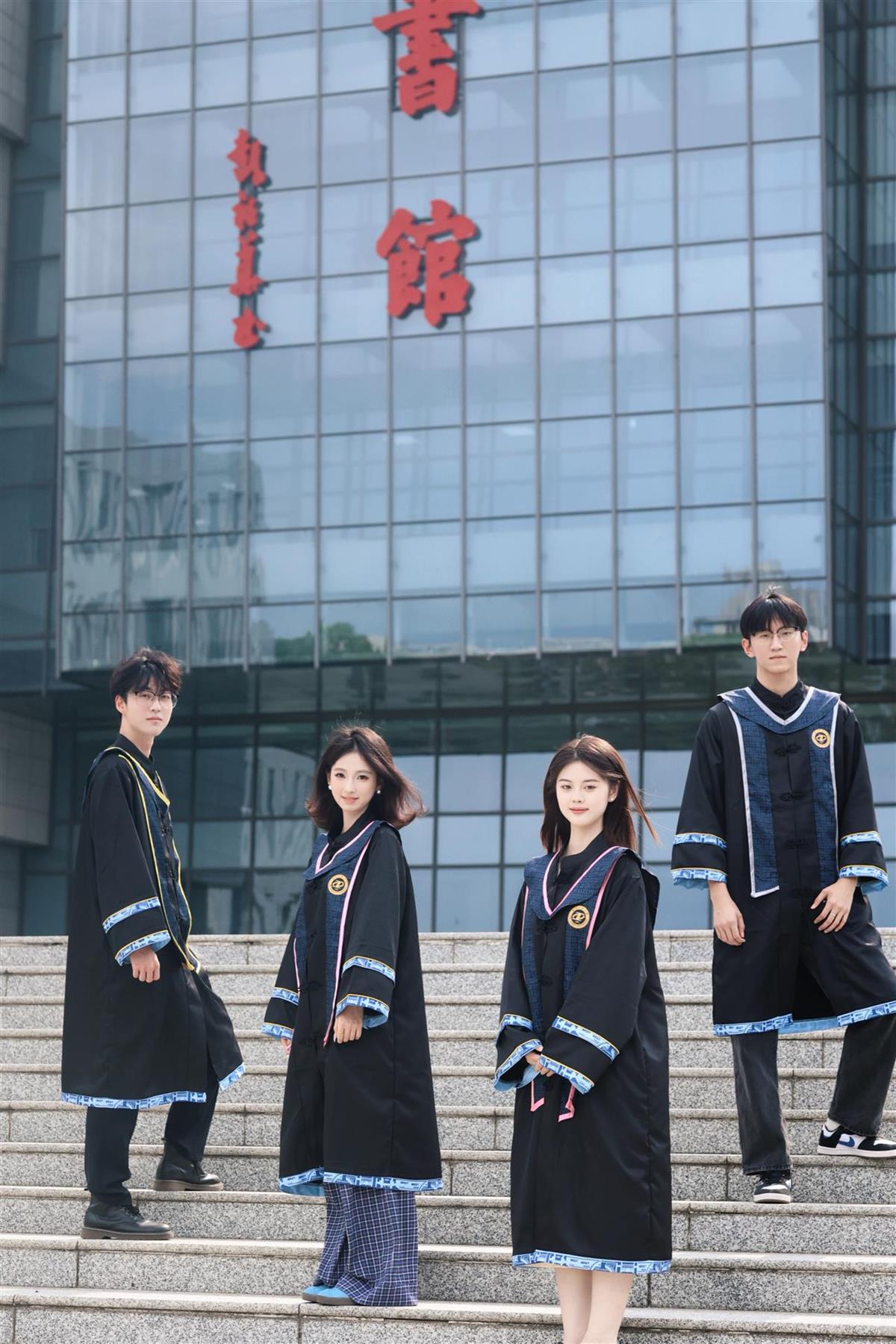 湖工大2025年原创新版学士服 (1).png